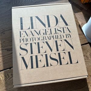 Brand new 📍📍📍Linda Evangelista Photographed by Steven Meisel coffeetable book